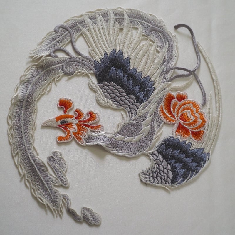 アンティーク ポワンドパリ 桜草 オーキッド イニシャルKＭ 鳥刺繍 ドイリー 8000ホワイトドイリーキット | 戸塚刺しゅうオンラインショップ