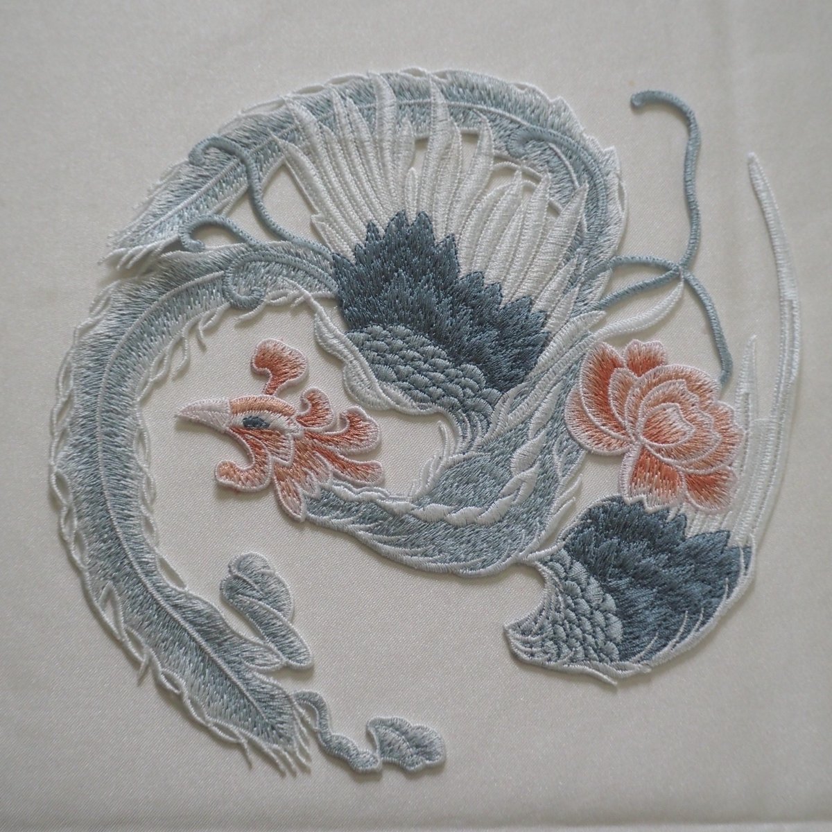 アンティーク 蛍 白鳥 手刺繍リネンドイリー ポワンドパリ 淡いグリーンエクリュ fit=scale-down,w=1200