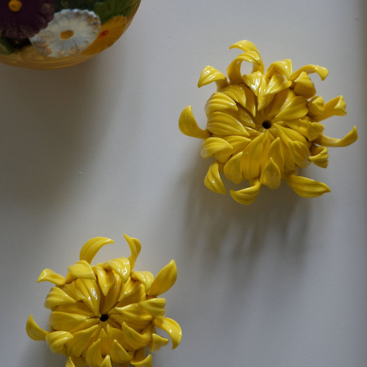 ※MYDAY出品中 時代 堆朱菊牡丹彫輪花形 菊牡丹 遠東家具 掛下帯 紅繻子地竹燕葵牡丹菊花束模様 文化遺産オンライン