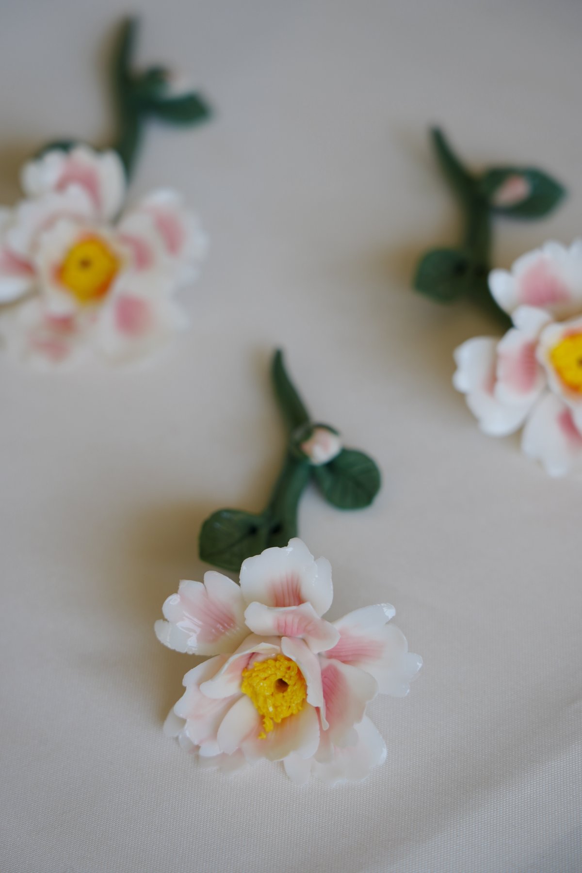 ※MYDAY出品中 時代 堆朱菊牡丹彫輪花形 菊牡丹 遠東家具 MYDAY様専用出品中 時代 堆朱菊牡丹彫輪花形 菊牡丹 遠東家具