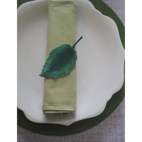 刺繍パーツ　木の葉　同色２枚set