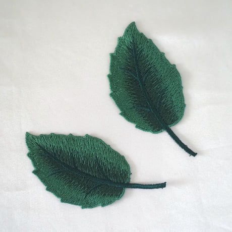 刺繍パーツ　木の葉　同色２枚set