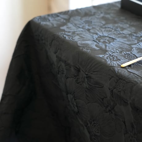 テーブルクロス　Emboss Black