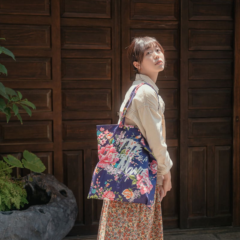 台湾花柄モチーフ ビッグ トートバッグ (PURPLE) | THÉ TEA CÉRÉMONIE