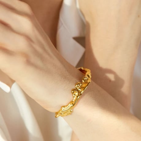 Irregular geometry open bracelet gold 316L