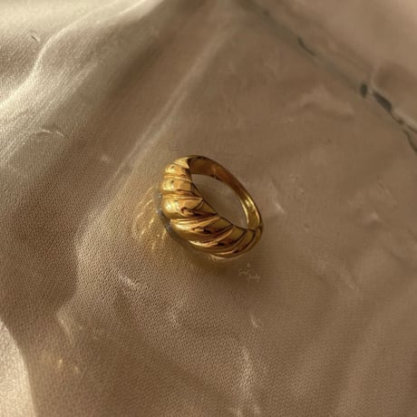 Croissant ring gold 316L