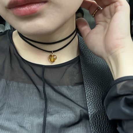Putit glass heart necklace black