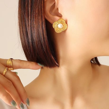 Trad flower pearl piearce gold  316L