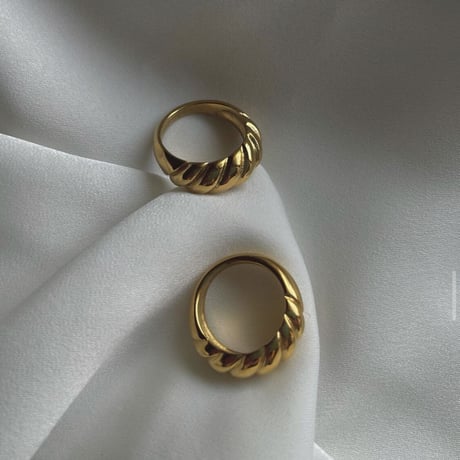 Croissant ring gold 316L