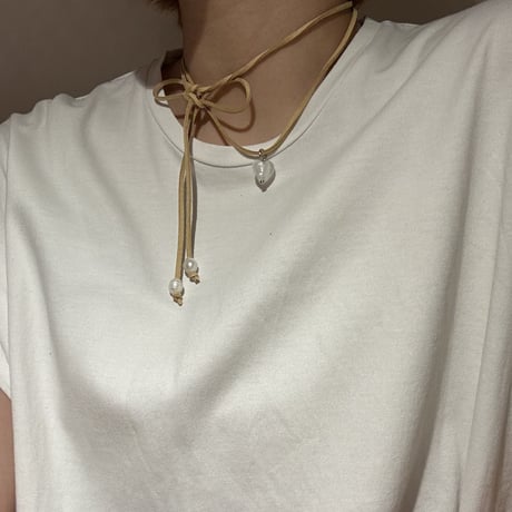 Putit glass heart necklace beige