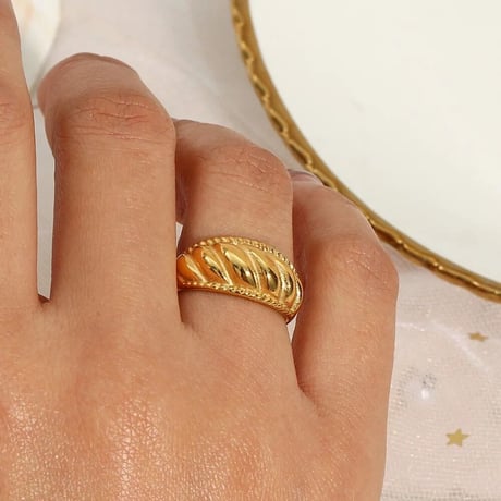 Mini croissant ring gold 316L