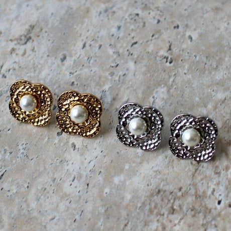 Trad flower pearl piearce gold  316L