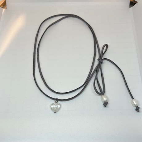 Putit glass heart necklace gray