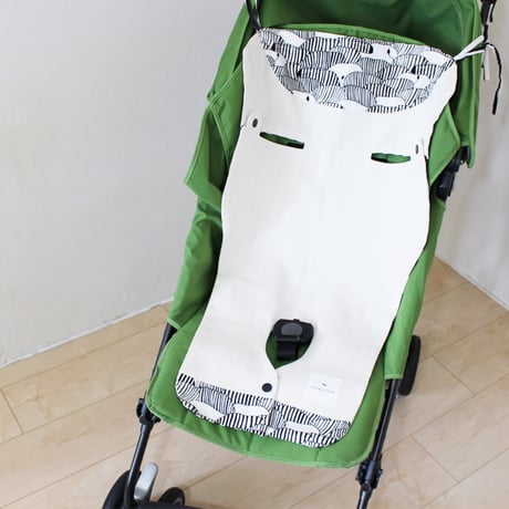 専用ケース付き　ベビーカーシート　しまうまのかくれんぼ