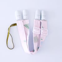 おしゃぶりホルダー付き マルチクリップ2本セット　おうちピンク