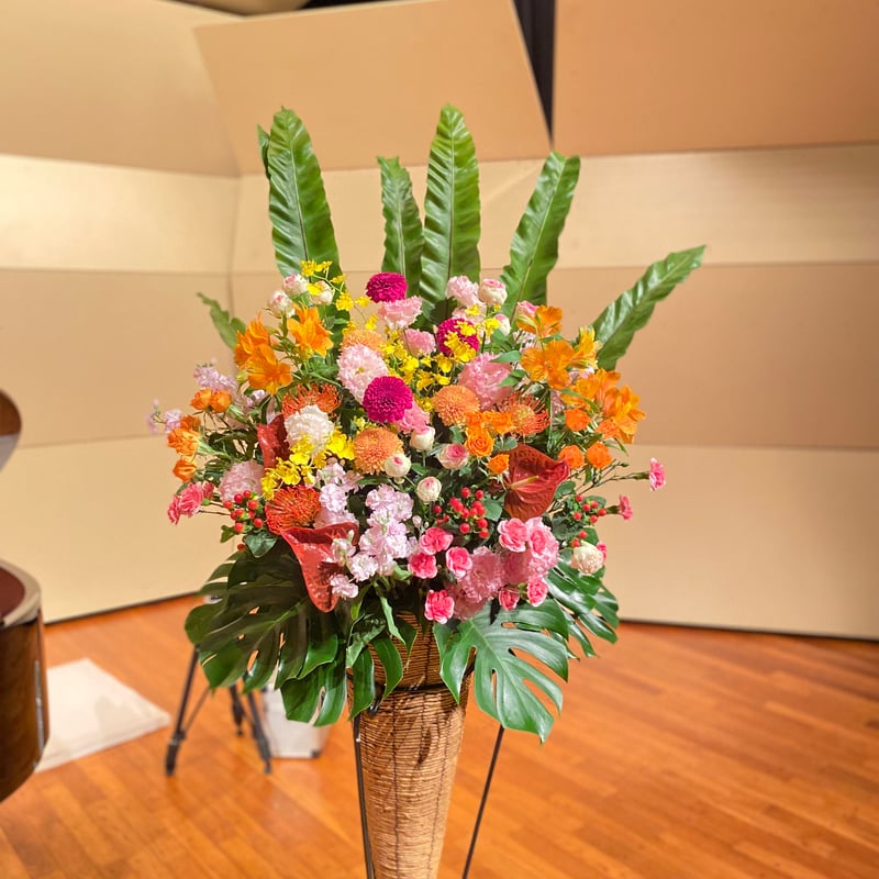 フラワー スタンド コーン型 船橋文化ホール』へコンサート用スタンド花！コーン型タイプ | 芽ぶき