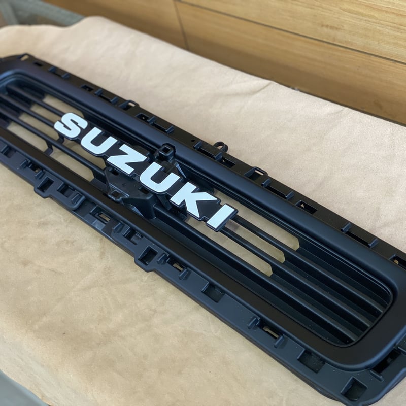 ハスラー【SUZUKIエンブレム】カスタムフロントグリル ハスラー【SUZUKIエンブレム】カスタムフロントグリル