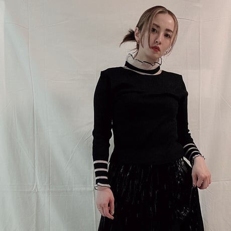 Highneck ruffle tops