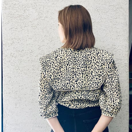 【i∀ri 】Reopard capecollar blouse