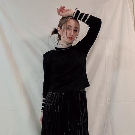 Highneck ruffle tops