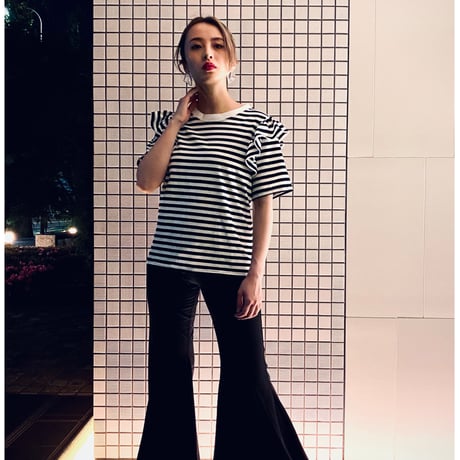 【i∀ri 】 Ruffle border T-shirt