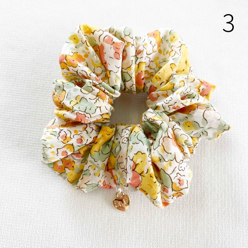 リバティプリントシュシュ イエロー、マルチカラー系 | SaintFarm