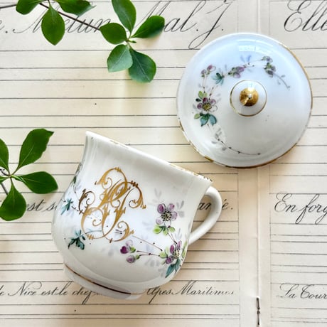 お花のクリームポット【ポ・ア・クレム】ポーセレン白磁器 /フランスアンティーク FranceAntiqueクリームポット【ポ・ア・クレム】ポーセレン白