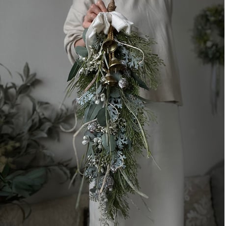 パールグリーンとオフホワイトのミニハーフリース付ガーランド♡ パールグリーンとオフホワイトのミニハーフリース付ガーランド