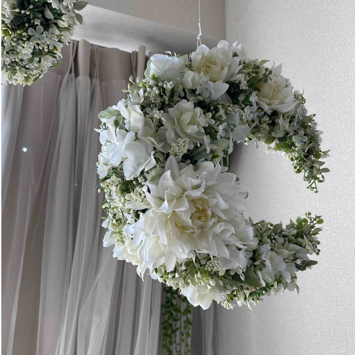 megページ 白い小花と紫陽花の三日月リース ダリアと紫陽花の三日月フライングリース360° No.86 | green88
