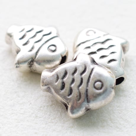 メタルビーズモチーフさかな【No.3099・10個】
