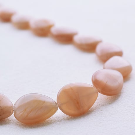 ゴールドサンドムーンストーン ドロップ12×18mm 縦穴