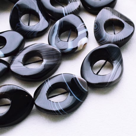 チベットアゲート ツイストドロップ 25×30mm