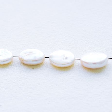 淡水パール  ホワイトオーバル  9～10mm 厚5㎜【2個】