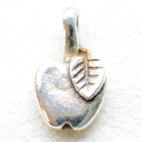 メタルチャーム　アップル【X1137・5個】