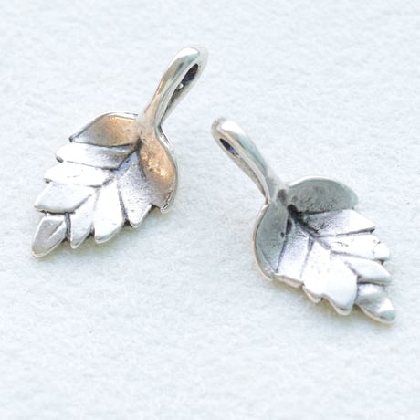 メタルビーズモチーフ　リーフ(小)【X1155・10ピース】