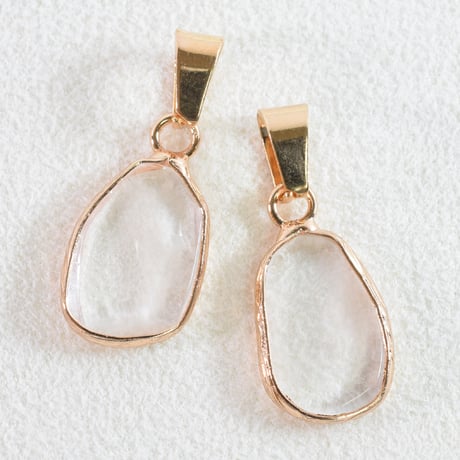 天然石チャーム　バチカン付　水晶　変形ドロップ　15×10.5mm　【1個】