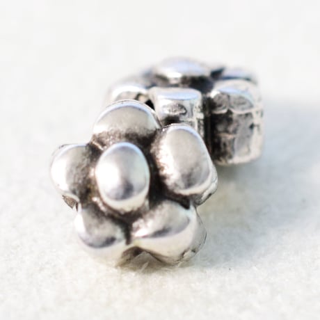 メタルモチーフ　フラワー8mm【LH514・10個】