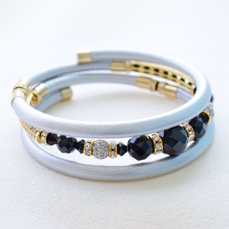 ブラックスピネル × ミル打ちラインストーン　三連ブレスレット　シルバー【１本】