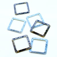 【全２色】メタルオープンスクエアA28mm　(2穴)・10個
