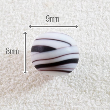 【ベネチアン】   ラウンド　ホワイト　花模様　 約10mm  / 渦巻き　約８mm