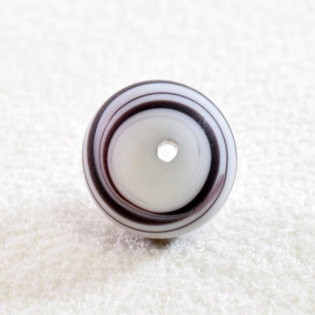 【ベネチアン】   ラウンド　ホワイト　花模様　 約10mm  / 渦巻き　約８mm