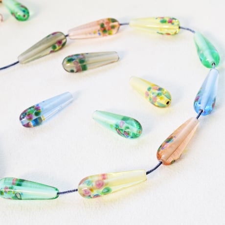 【全５色】チェコ製 リリアン ２５×８mm　１個