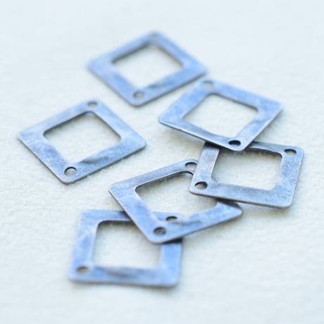 【全２色】メタルオープンスクエア　12mm　2穴・10個