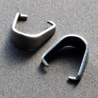 ステンレス製　バチカン(三角型) 9mm【10個】
