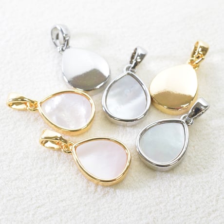 白蝶貝チャーム　ドロップ　バチカン付　１個