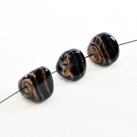 【ベネチアン】トライアングル　約9.5～11mm