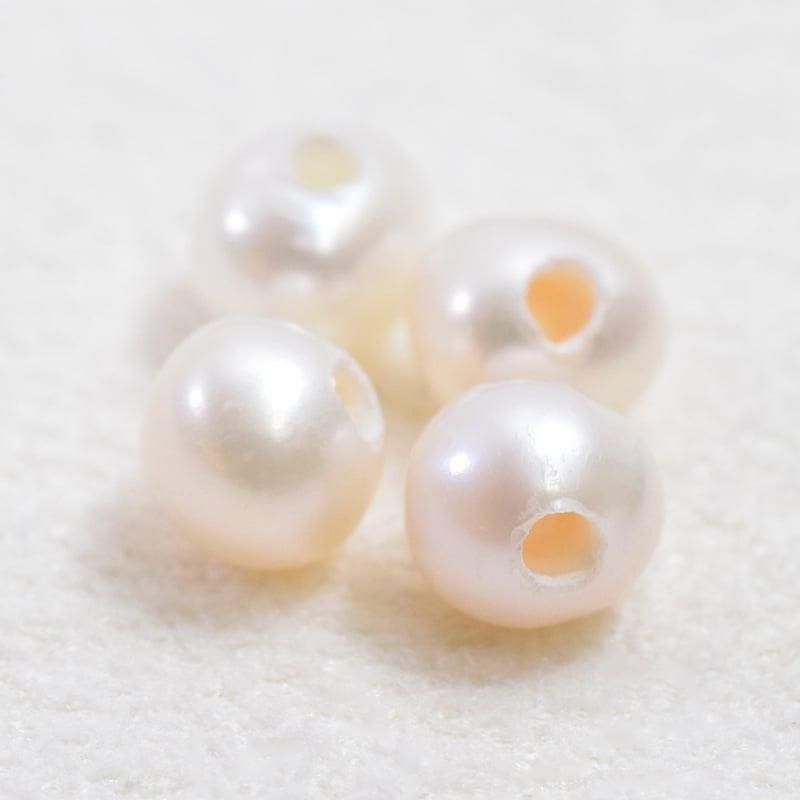 淡水パール ホワイト エッグ 4～4.5mm 穴1.5mm 【1個】 | beads lot