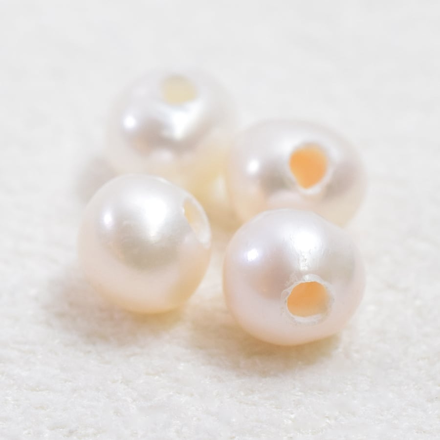 淡水パール ホワイト エッグ 4～4.5mm 穴1.5mm 【1個】 | beads lot