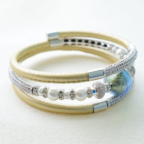 ベネチアン × ミル打ちラインストーン　三連ブレスレット　ゴールド【１本】