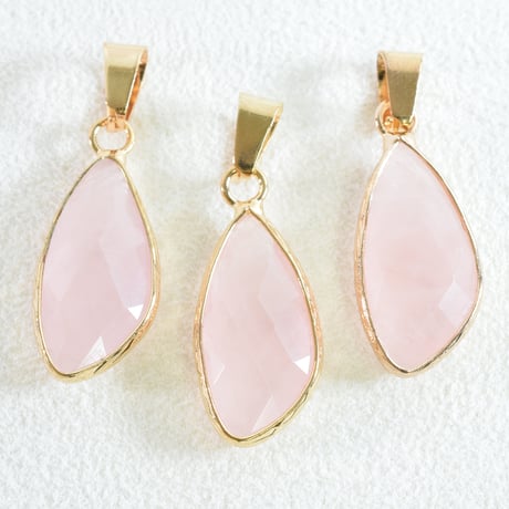 天然石チャーム　バチカン付　ローズクォーツ　変形ペアシェイプ　21×11mm　【1個】